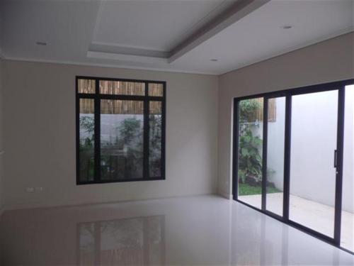 FOR SALE: House Manila Metropolitan Area > Las Pinas