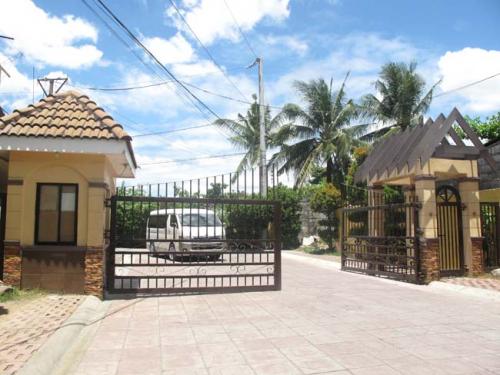 FOR SALE: House Rizal > Cainta 2