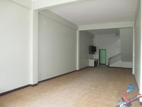 FOR RENT / LEASE: Office / Commercial / Industrial Manila Metropolitan Area > Valenzuela 2