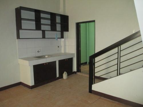 FOR RENT / LEASE: Office / Commercial / Industrial Manila Metropolitan Area > Valenzuela 3