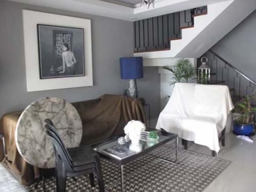 FOR SALE: House Quezon 15