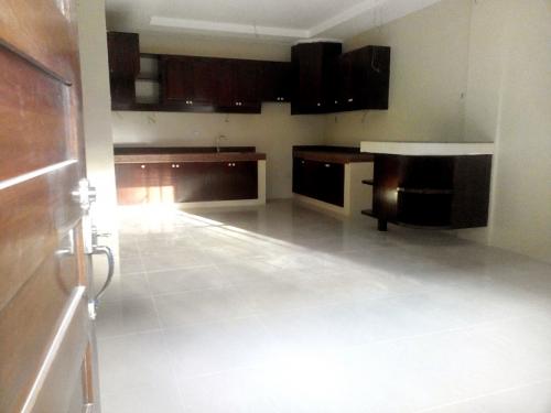 FOR SALE: House Quezon 6