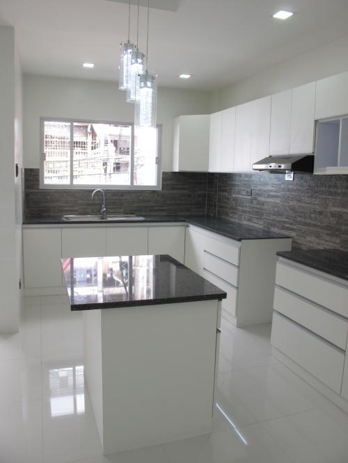 FOR SALE: Apartment / Condo / Townhouse Quezon 11