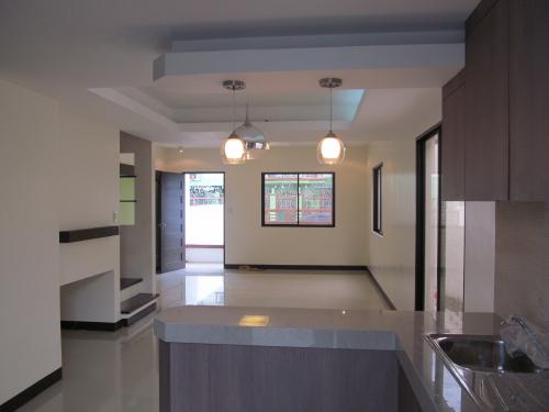 FOR SALE: House Manila Metropolitan Area 1