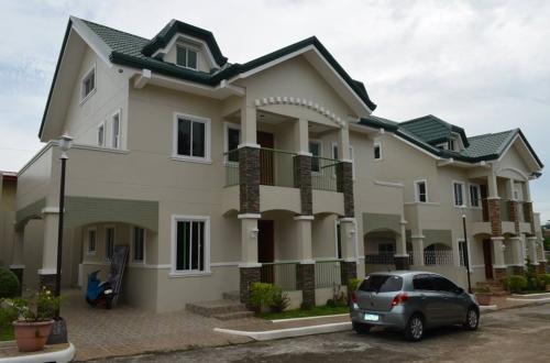 FOR SALE: Apartment / Condo / Townhouse Rizal > Antipolo 2