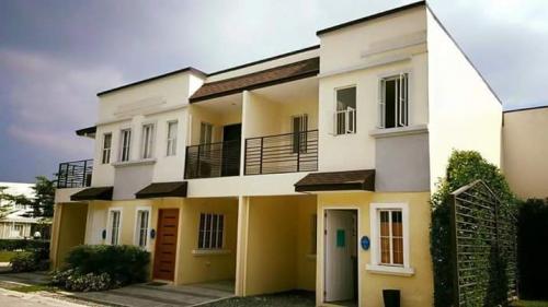 FOR SALE: Apartment / Condo / Townhouse Cavite > Imus