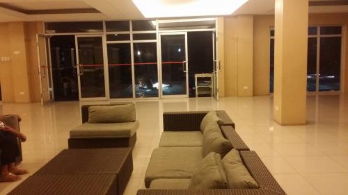 Rush For Sale Condo 1 BR near Makati and U belt