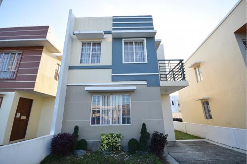 FOR SALE: Apartment / Condo / Townhouse Cavite > Imus