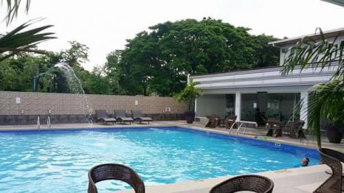 FOR SALE: Apartment / Condo / Townhouse Manila Metropolitan Area > Las Pinas 4