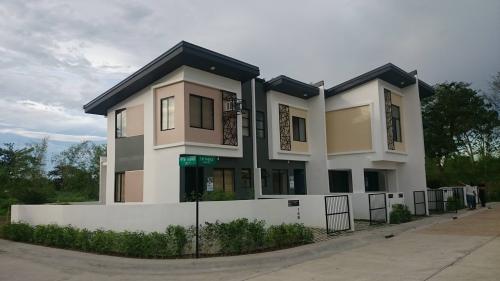 FOR SALE: Apartment / Condo / Townhouse Cavite