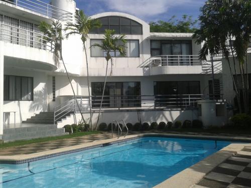 2 STORY HOUSE