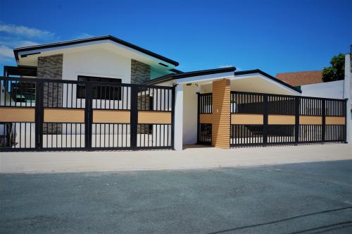 FOR SALE: House Manila Metropolitan Area > Paranaque