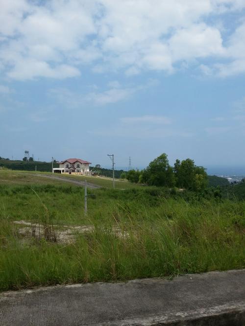VISTA GRANDE RESIDENTIAL ESTATES is a prime residential area overlooking Talisay City, carefully master-planned community, with Multi-purpose Clubhouse, Basketball Court, Swimming Pool, Parks