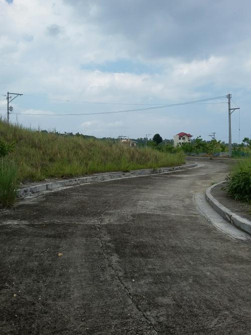 VISTA GRANDE RESIDENTIAL ESTATES is a prime residential area overlooking Talisay City, carefully master-planned community, with Multi-purpose Clubhouse, Basketball Court, Swimming Pool, Parks