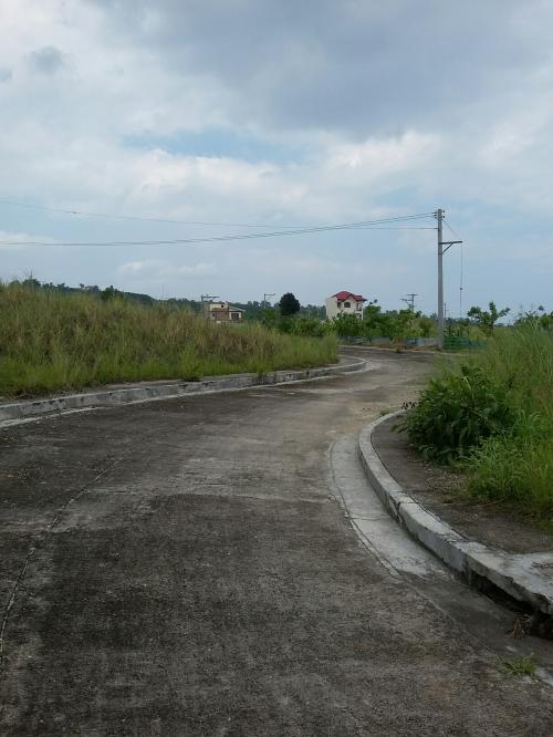 VISTA GRANDE RESIDENTIAL ESTATES is a prime residential area overlooking Talisay City, carefully master-planned community, with Multi-purpose Clubhouse, Basketball Court, Swimming Pool, Parks
