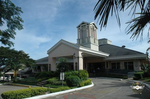 Clubhouse with Function Rooms,Ballroom/Conference Hall and Discotheque, First Class Restaurant/Coffee Shop/Bar, Spanish Type Villa with Air Conditioner and Hot Water, Open Tennis Courts, Open Basketball Courts, Swimming Pool