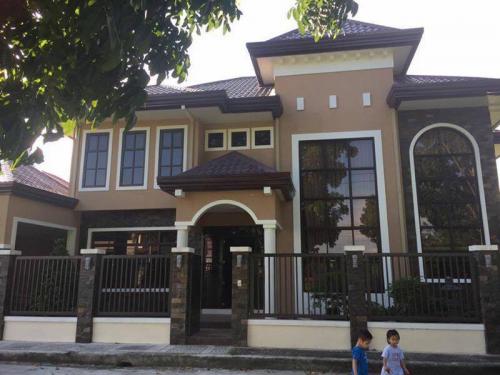 FOR SALE: House Pampanga > San Fernando