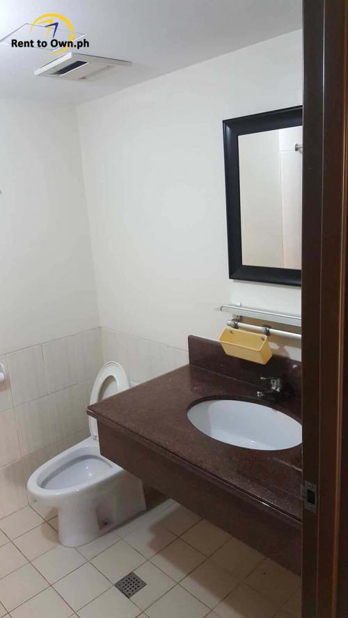 Toilet Master's Bedroom