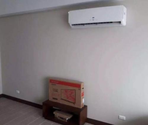 FOR SALE: Apartment / Condo / Townhouse Manila Metropolitan Area > Makati 8