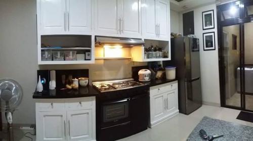 FOR SALE: Apartment / Condo / Townhouse Manila Metropolitan Area > Makati 5