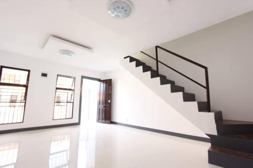 FOR SALE: Apartment / Condo / Townhouse Pampanga > Angeles City 2