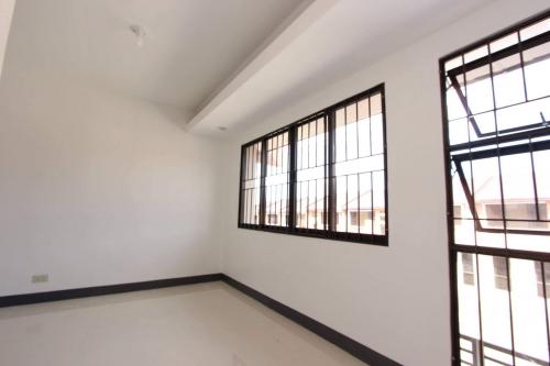 FOR SALE: Apartment / Condo / Townhouse Pampanga > Angeles City 3