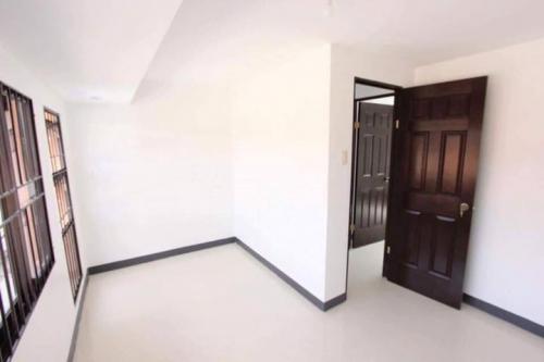 FOR SALE: Apartment / Condo / Townhouse Pampanga > Angeles City 4