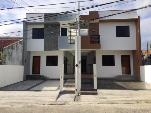 FOR SALE: House Manila Metropolitan Area > Las Pinas