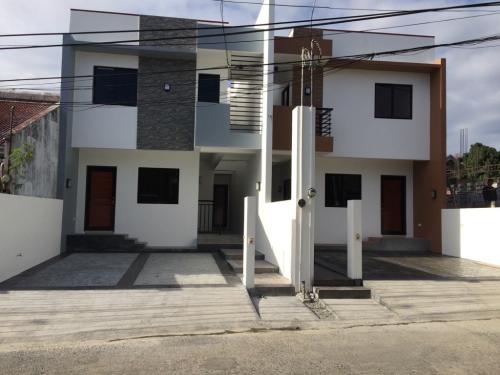 FOR SALE: House Manila Metropolitan Area > Las Pinas 1