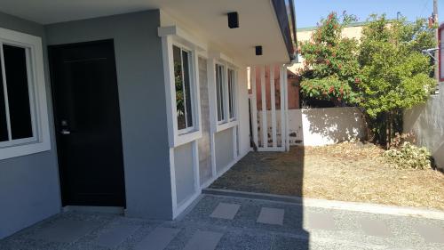 FOR SALE: House Manila Metropolitan Area > Las Pinas