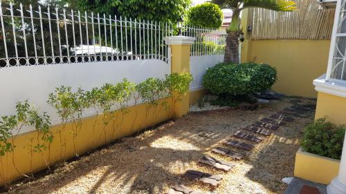 FOR SALE: House Manila Metropolitan Area > Las Pinas