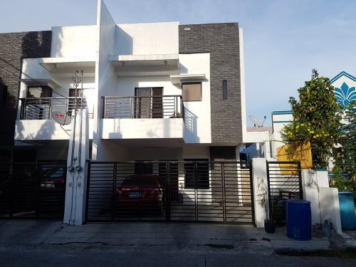 FOR SALE: House Manila Metropolitan Area > Paranaque