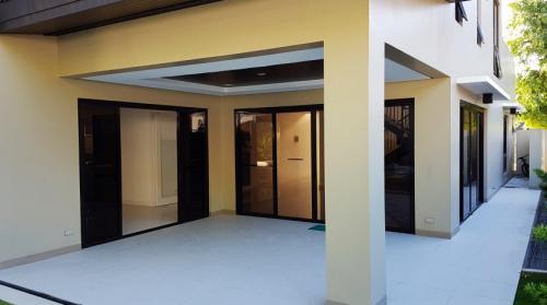 FOR SALE: House Manila Metropolitan Area > Alabang 2