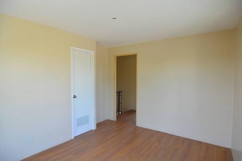 FOR SALE: Apartment / Condo / Townhouse Cavite > Imus 10