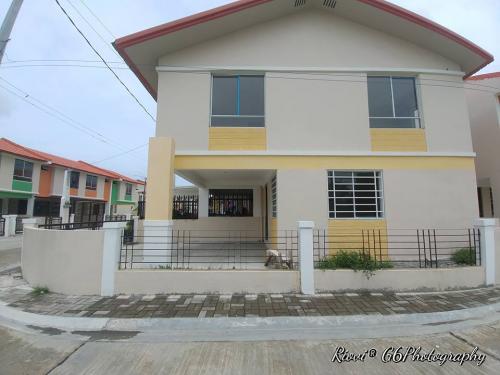 FOR SALE: Apartment / Condo / Townhouse Cavite > Imus 2