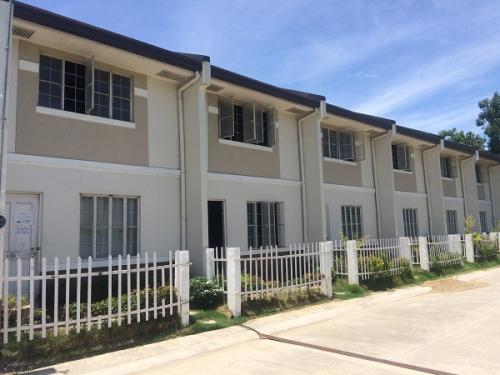 Php 5,915/Month 2BR Townhouse Brooklyn Heights Guiguinto Bulacan  Project Name: Brookly Heights Location: Barangay Tuktukan, Guiguinto, Bulacan Type Of House: Townhouse 44sqm.  Blk 21 Lot 5 Type: Inner Unit Floor Area: 44sqm.  Lot Area: 36sqm.  Sample Com