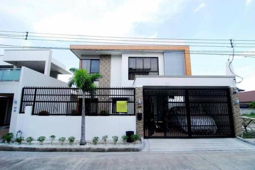 FOR SALE: House Pampanga > Angeles City