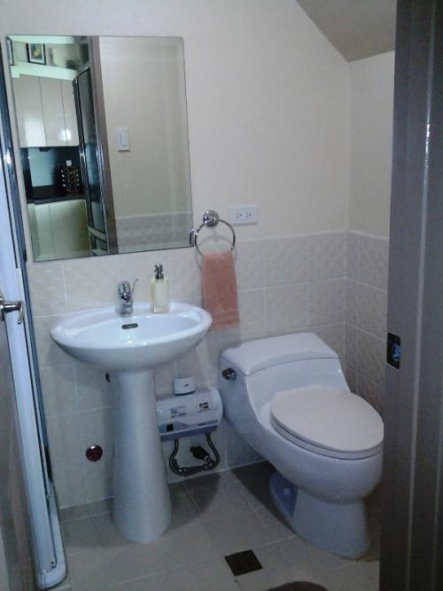 FOR SALE: Apartment / Condo / Townhouse Rizal > Taguig 7