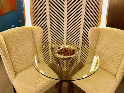 FOR SALE: Apartment / Condo / Townhouse Manila Metropolitan Area > Makati 4