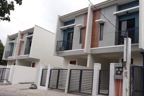 FOR SALE: Apartment / Condo / Townhouse Manila Metropolitan Area > Las Pinas