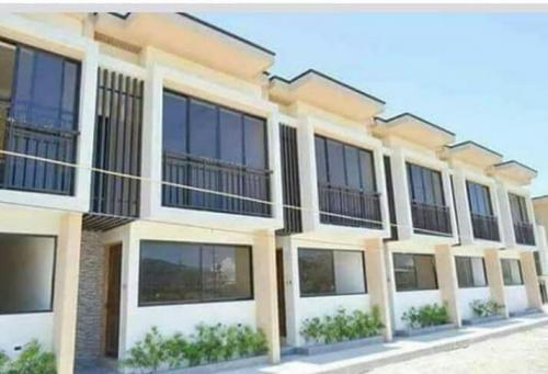 FOR SALE: Apartment / Condo / Townhouse Manila Metropolitan Area > Las Pinas 2