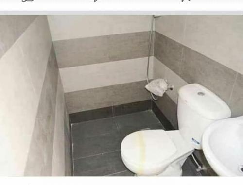 FOR SALE: Apartment / Condo / Townhouse Manila Metropolitan Area > Las Pinas 7