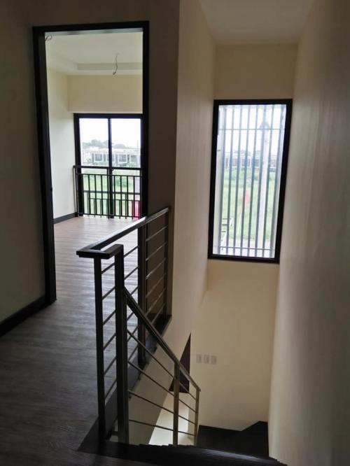 FOR SALE: Apartment / Condo / Townhouse Manila Metropolitan Area > Las Pinas 8