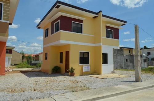 FOR SALE: House Rizal 1