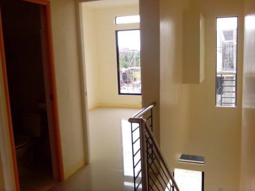 FOR SALE: Apartment / Condo / Townhouse Manila Metropolitan Area > Las Pinas 5