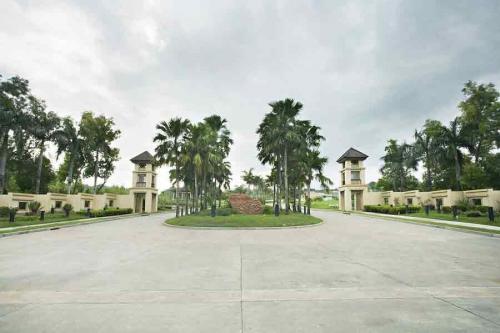 FOR SALE: Apartment / Condo / Townhouse Cebu > Other areas 4