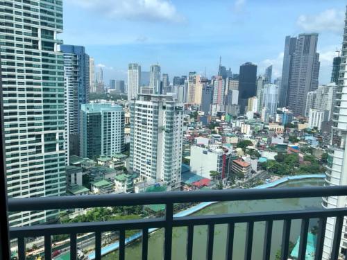 FOR RENT / LEASE: Apartment / Condo / Townhouse Manila Metropolitan Area > Makati 5