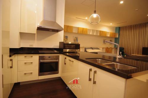 FOR RENT / LEASE: Apartment / Condo / Townhouse Manila Metropolitan Area > Makati 4