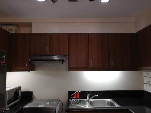 FOR SALE: Apartment / Condo / Townhouse Manila Metropolitan Area > Makati 9
