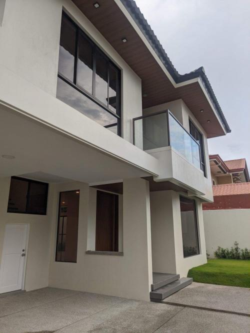 FOR SALE: House Manila Metropolitan Area > Paranaque